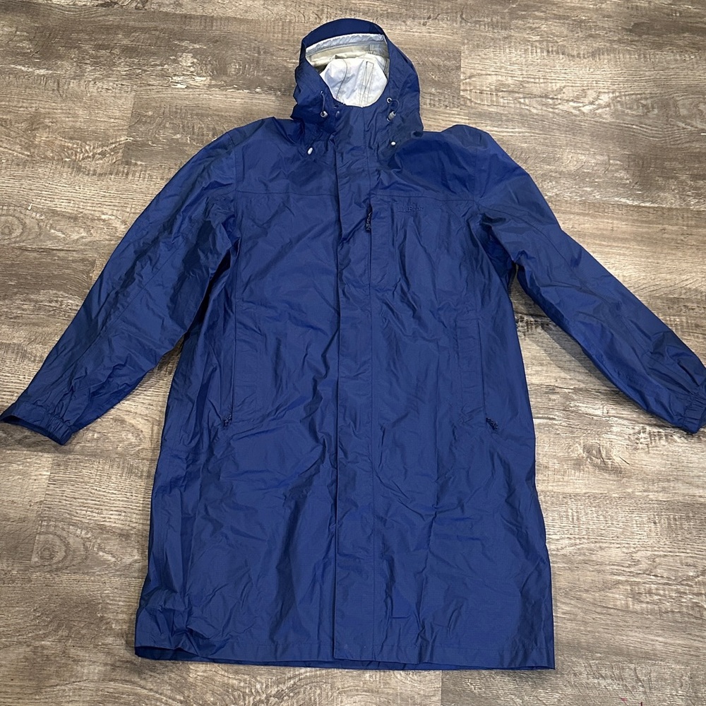 L.L. Bean Men's Medium Blue Waterproof Raincoat